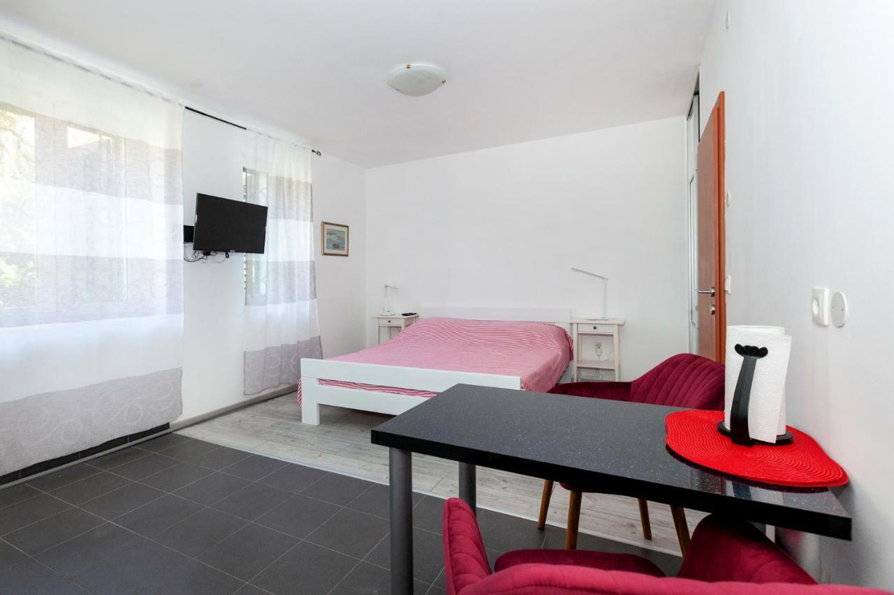 Studio Apartment Toma Split Exterior foto